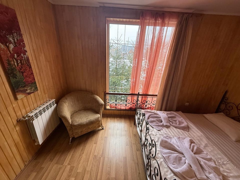 Hotel palas tatariv Bed and Breakfast in Ukraine