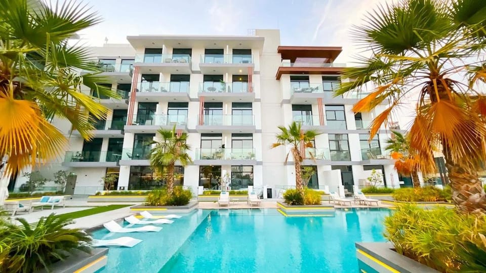 Luxurious Cozy Studio with Balcony Pool & Gym Apartment in Dubai