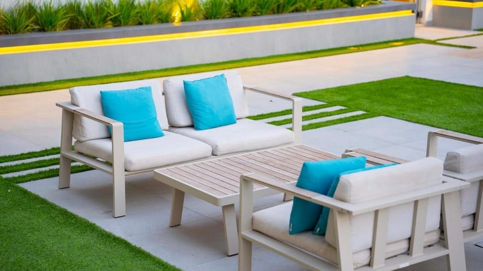 Luxurious Cozy Studio with Balcony Pool & Gym Apartment in Dubai