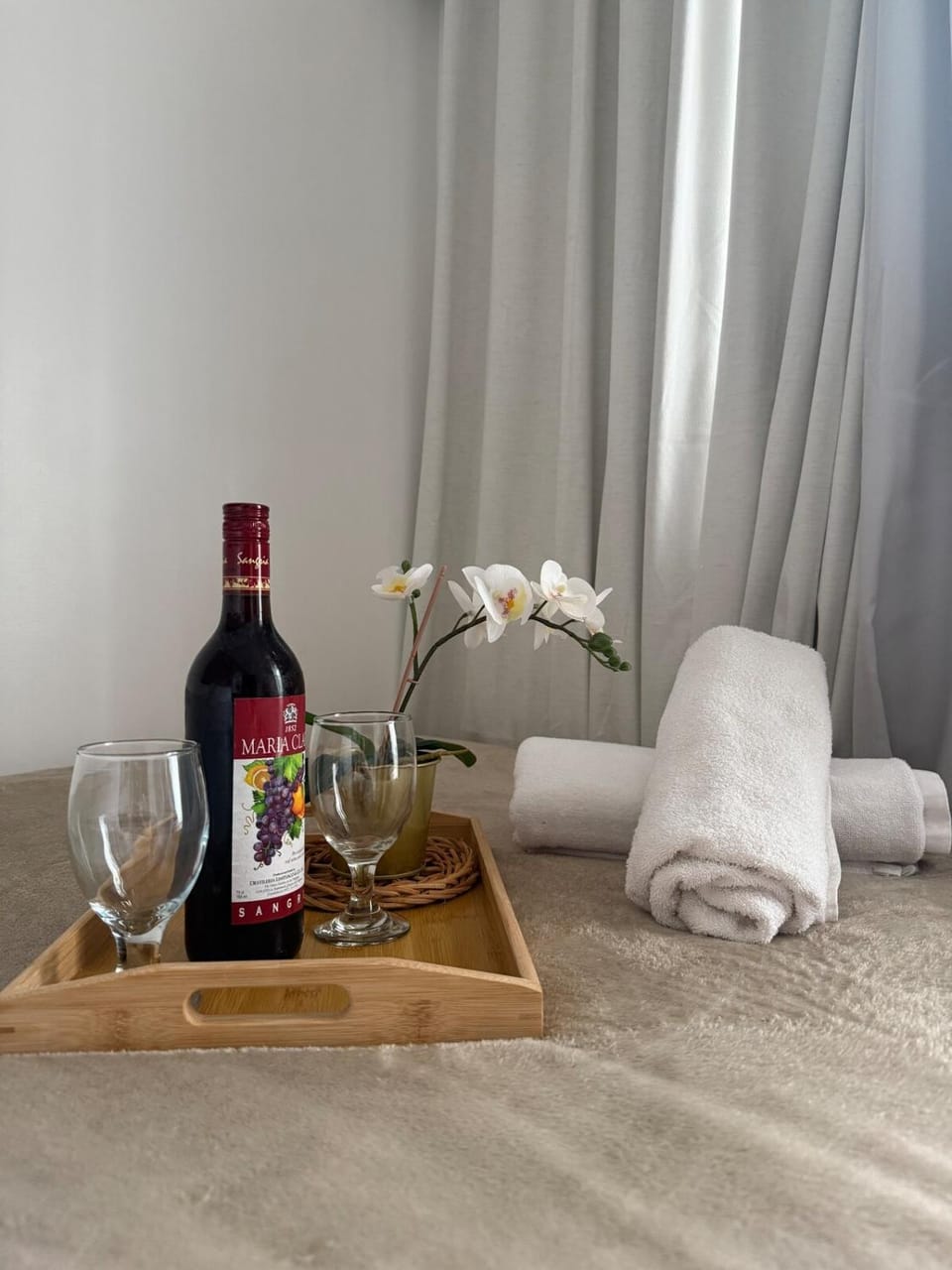 The Tropical Haven at Shore Apartment in Pasay