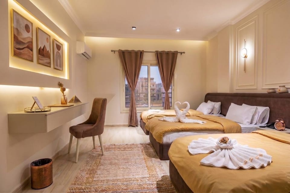 Bed, Living room, Photo of the whole room, Seating area, Bedroom, towels