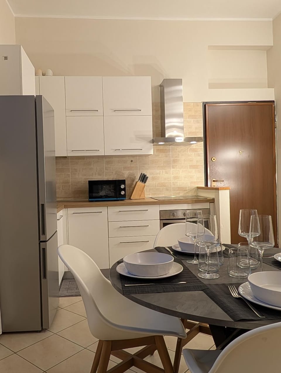 Ampio alloggio Milano-Lambrate desing district accessibile senza barriere architettoniche e letto king size Apartment in Milan