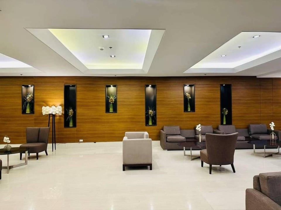 Modern 1BRH Condotel Stunning City ViewSea Views Apartment in Pasay