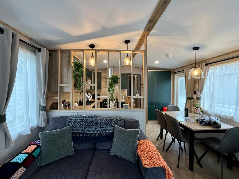 Coconuts Retreat Holiday Home House in Cotswold District