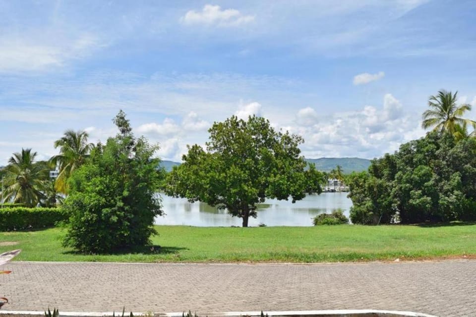 Apartamento Peñon lagos, 4 habitaciones, 4 baños 200 metros Apartment in Girardot