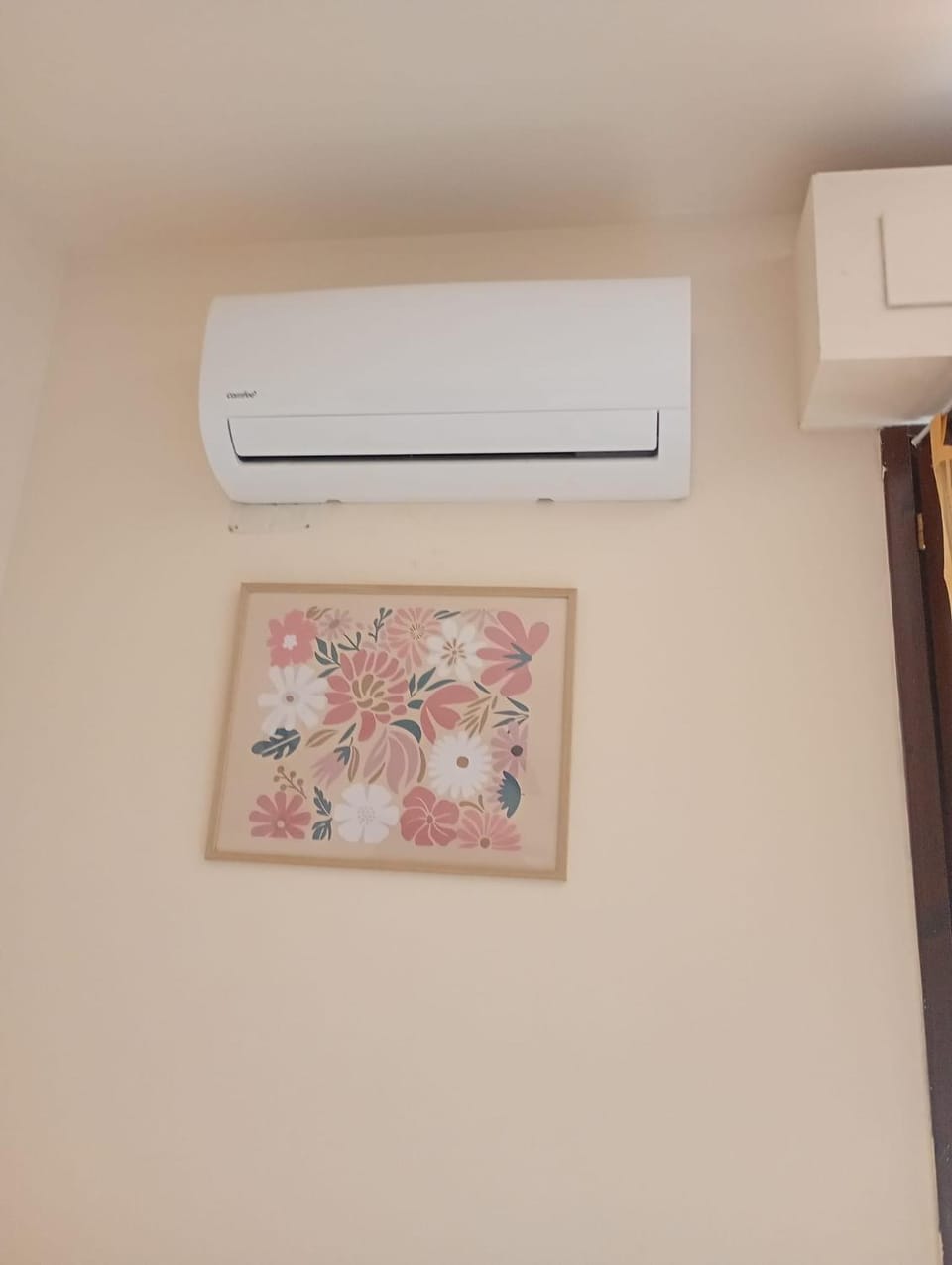Communal lounge/ TV room, air conditioner