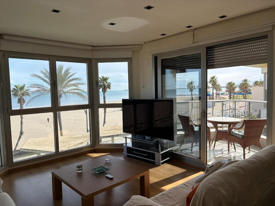 Relaxing Sea View Apartment - Patacona Beach Apartment in Valencia
