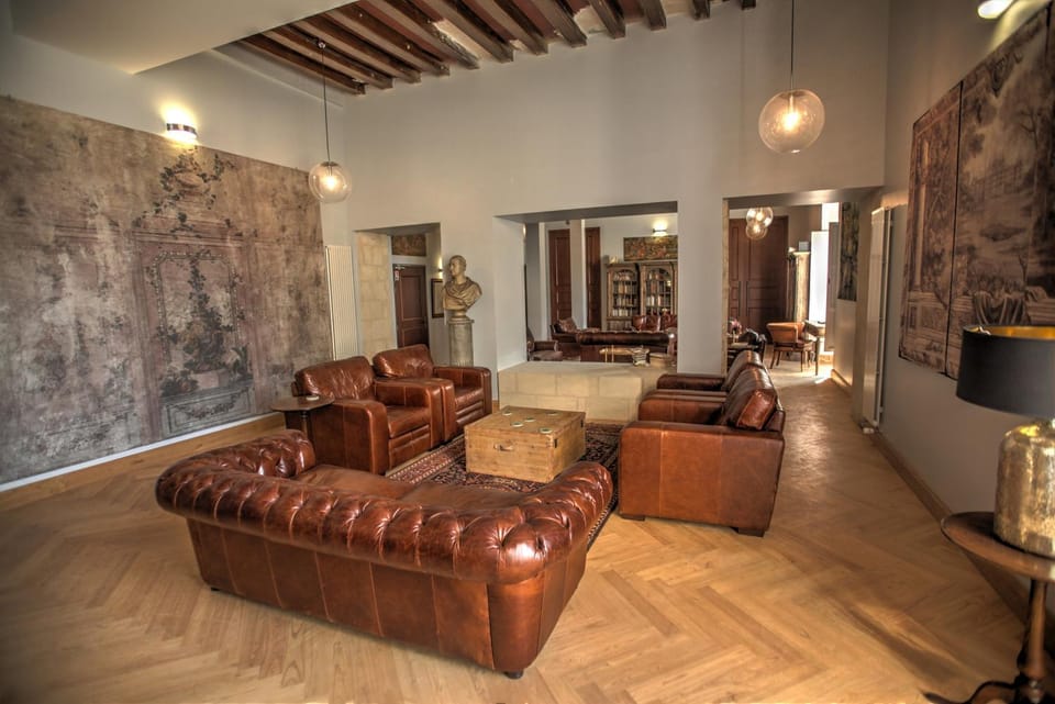 Library, Living room, Seating area