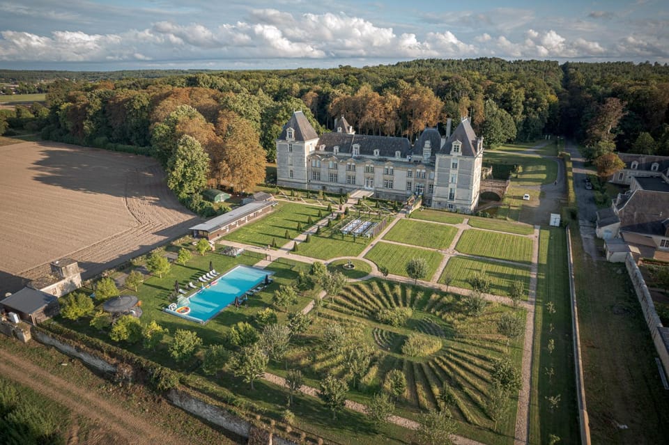 Property building, Garden, Swimming pool