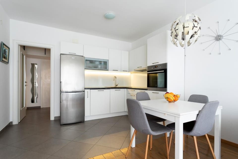 Dining area, kitchen