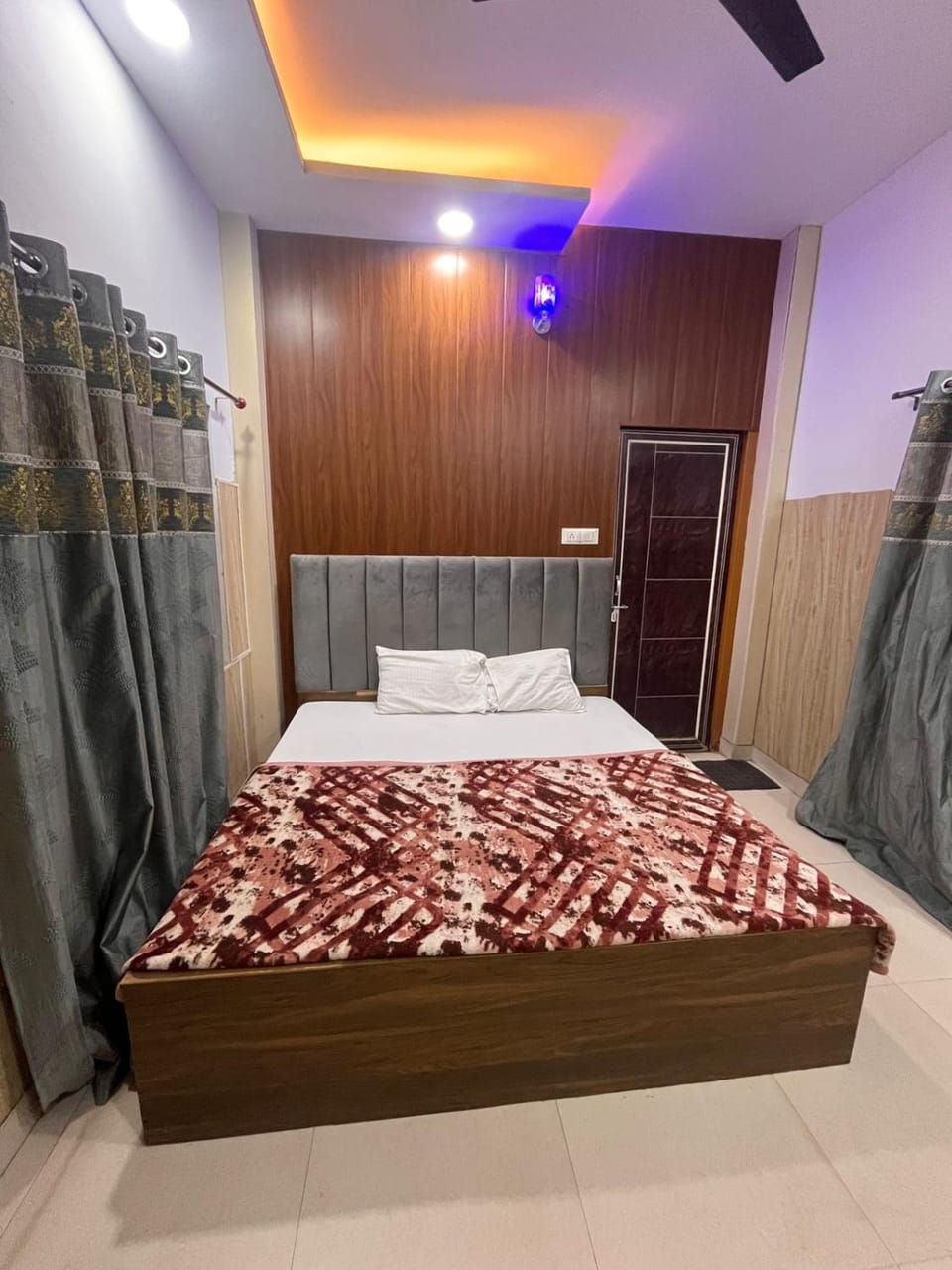 Hotel Girdhari inn Hotel in Varanasi