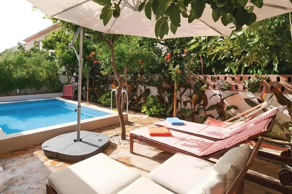 Swimming pool, sunbed