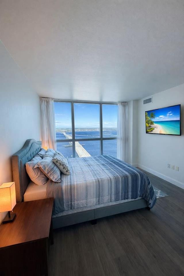 Luxury Downtown Waterfront 2BR | Pool, Gym, Spa Apartment in Fort Myers