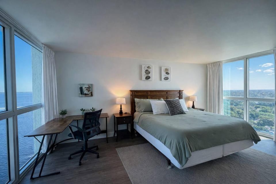 Luxury Downtown Waterfront 2BR | Pool, Gym, Spa Apartment in Fort Myers