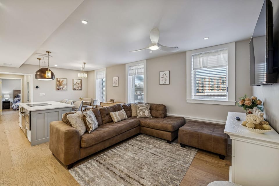 Kitchen or kitchenette, Living room, Dining area
