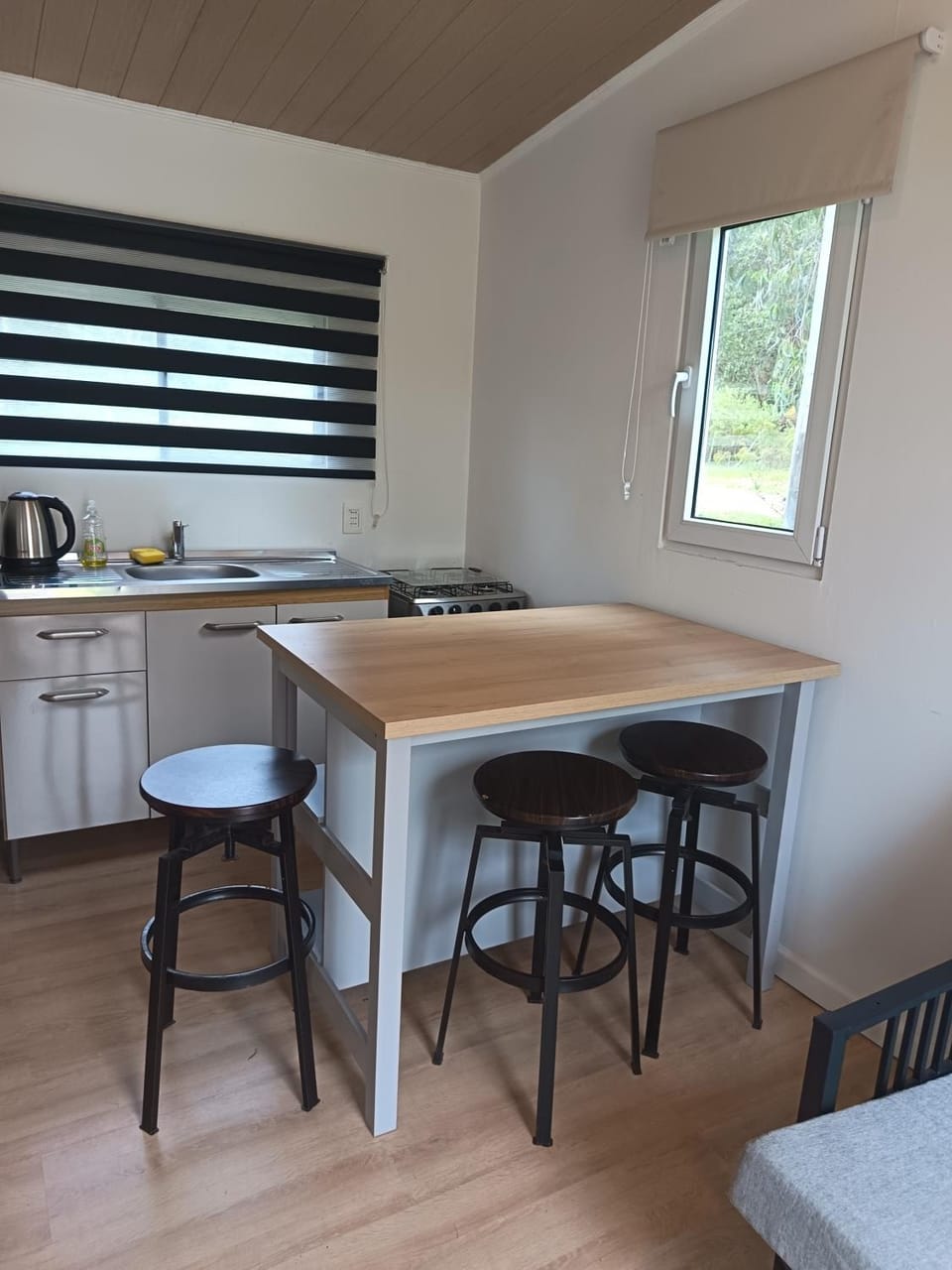 Kitchen or kitchenette, Dining area, minibar