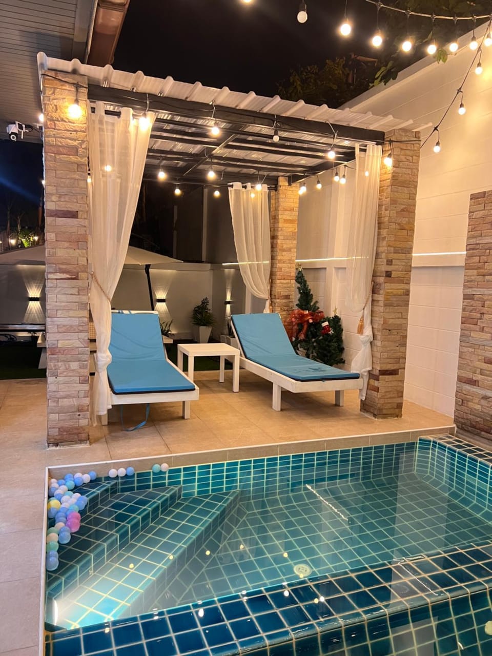 Swimming pool
