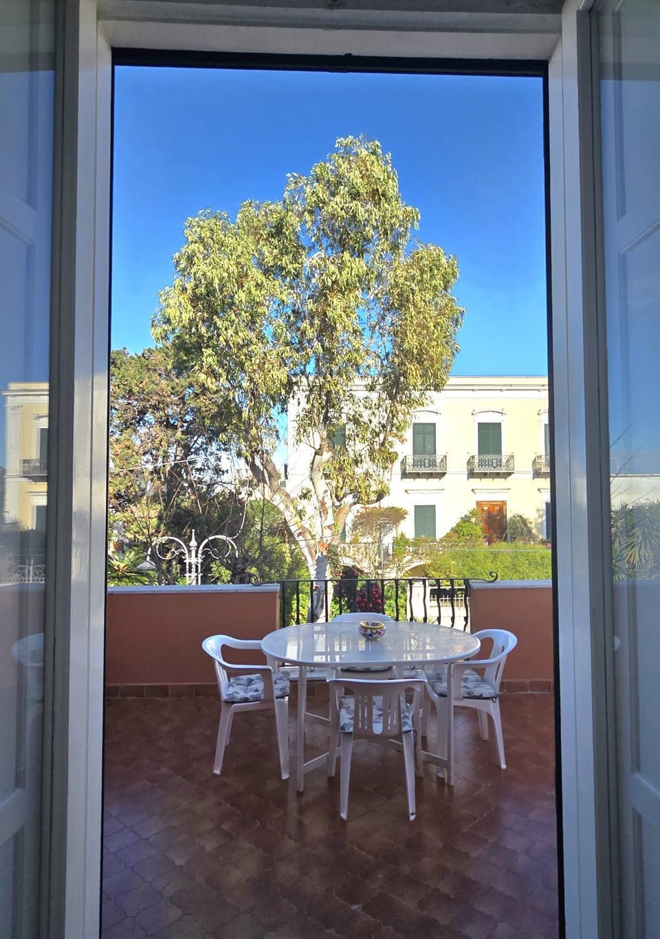 View (from property/room), Balcony/Terrace, Dining area