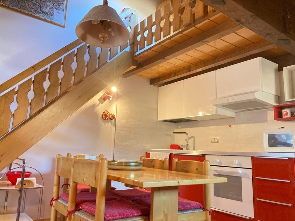 Kitchen or kitchenette, Living room, Seating area, Dining area, dishwasher, minibar, stove