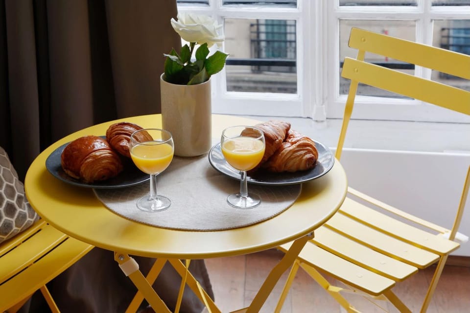 Food and drinks, Dining area, Food, Breakfast, Continental breakfast, Drinks