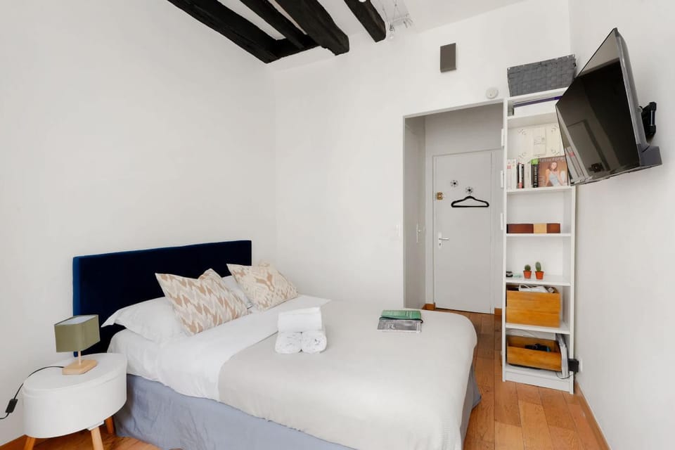 Bed, TV and multimedia, Photo of the whole room, Evening entertainment, Bedroom, towels