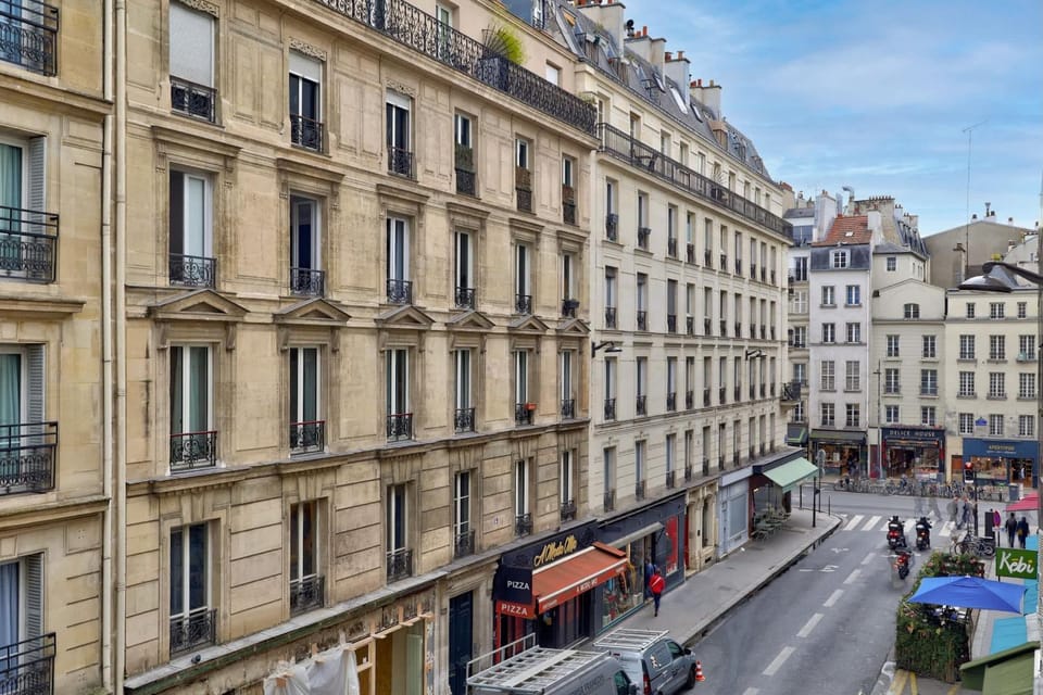 Property building, Day, City view, Street view, Location