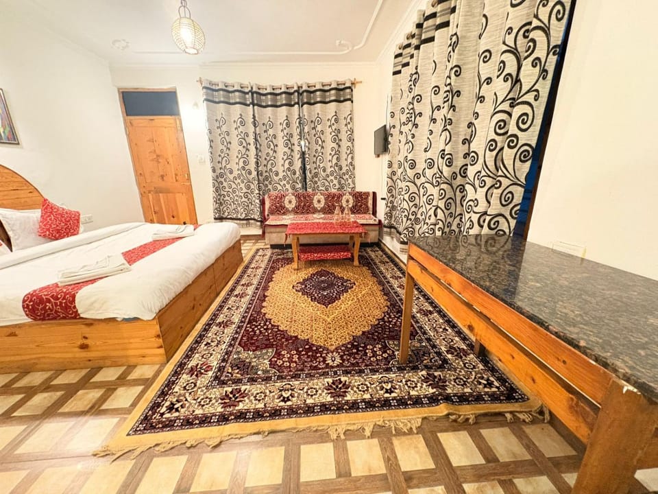 Tara Stays Bed and Breakfast in Manali
