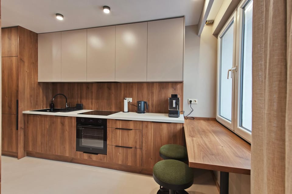 Coffee/tea facilities, Kitchen or kitchenette, oven, stove, kitchen
