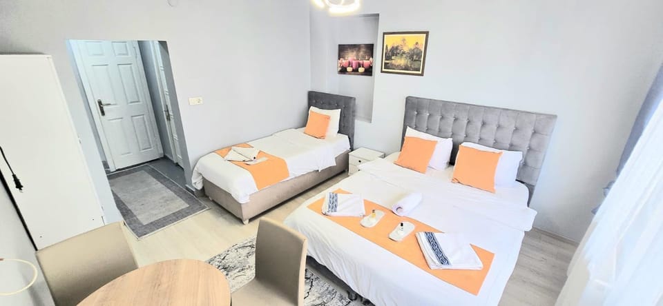 Bed, Kitchen or kitchenette, Living room, Photo of the whole room, Seating area, Bedroom, towels, wardrobe