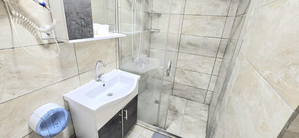 Shower, Bathroom, towels