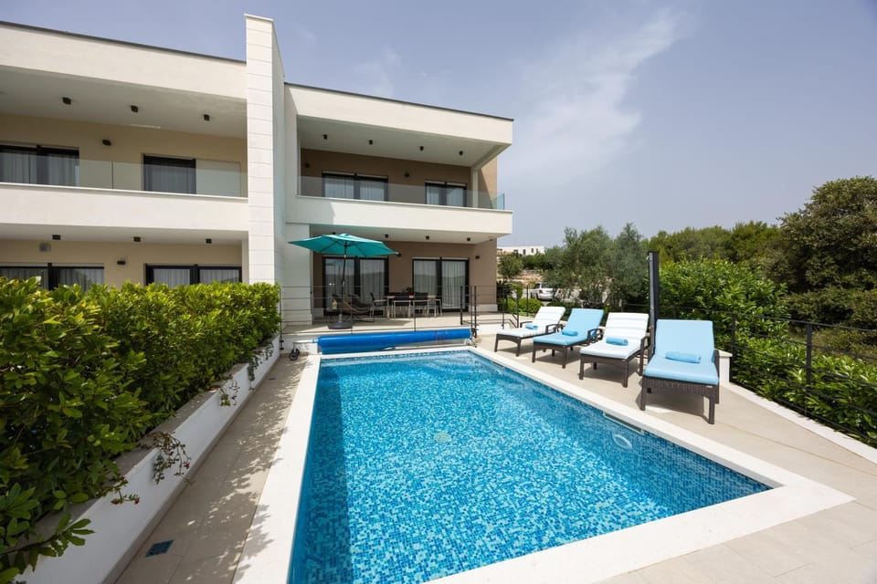 Property building, Swimming pool