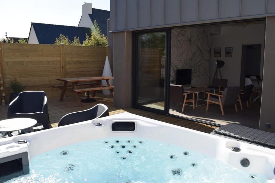 Gîte neuf avec Jacuzzi et Les plages à pied House in Trégastel
