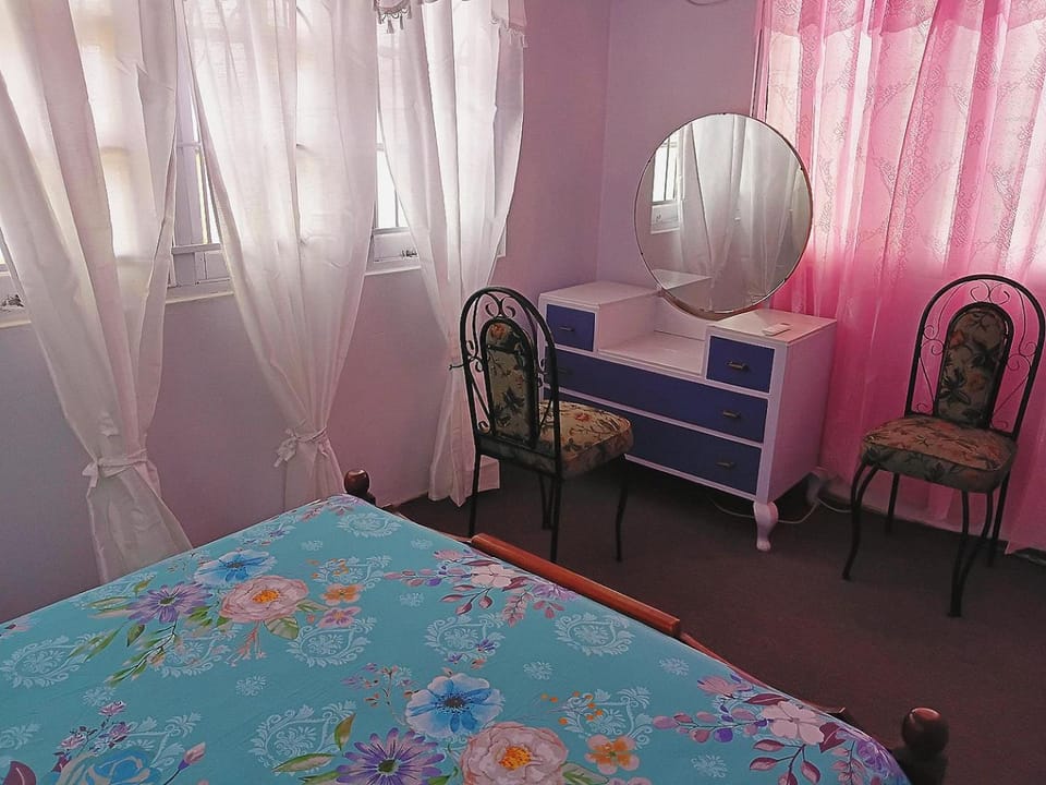 Bed, Bedroom, wardrobe, air conditioner