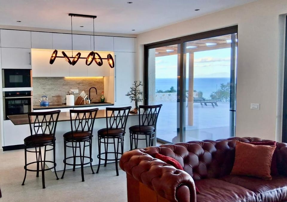 Kitchen or kitchenette, Living room, Dining area, Sea view, stove