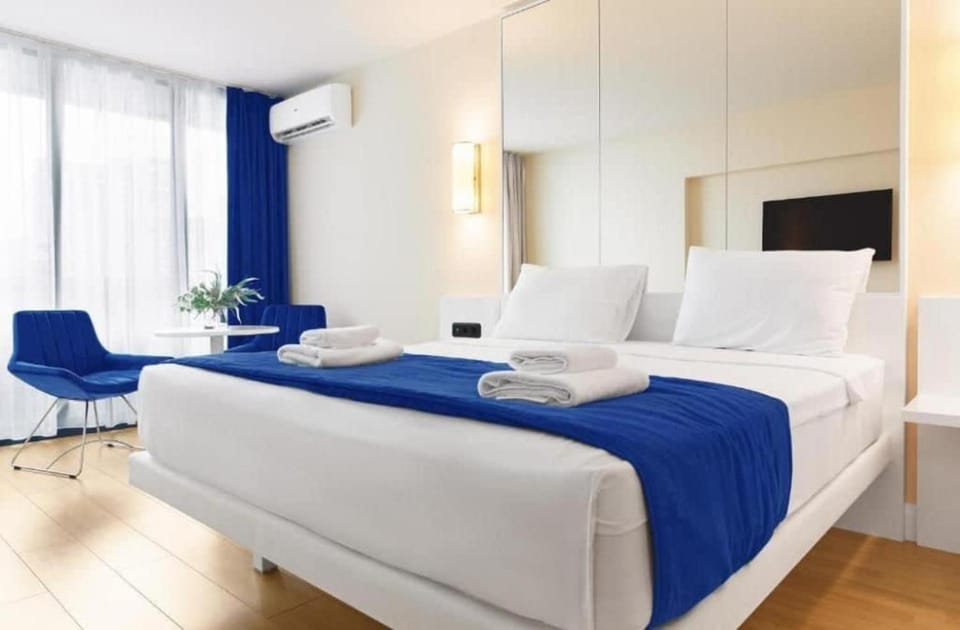 Bed, TV and multimedia, towels, air conditioner