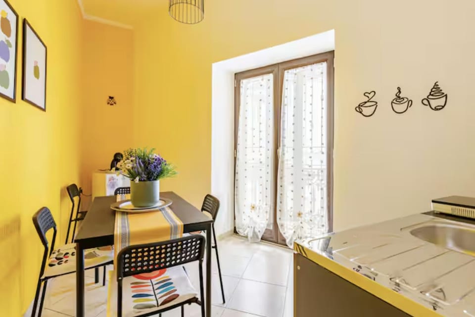 Bed, Living room, Photo of the whole room, Seating area, Dining area, Bedroom