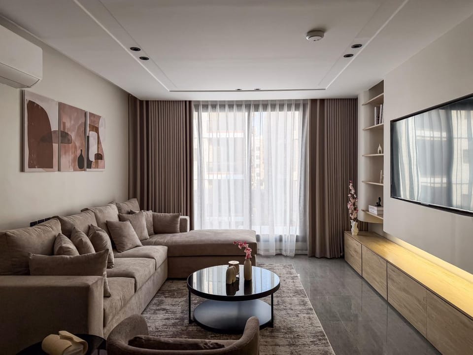 شقة عصرية مكونة من 2غرف نوم وصالة ومطبخ بدخول ذاتي Apartment in Al Khobar