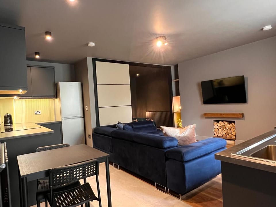Royal Regency Mansion Studio Apartment in Cheltenham