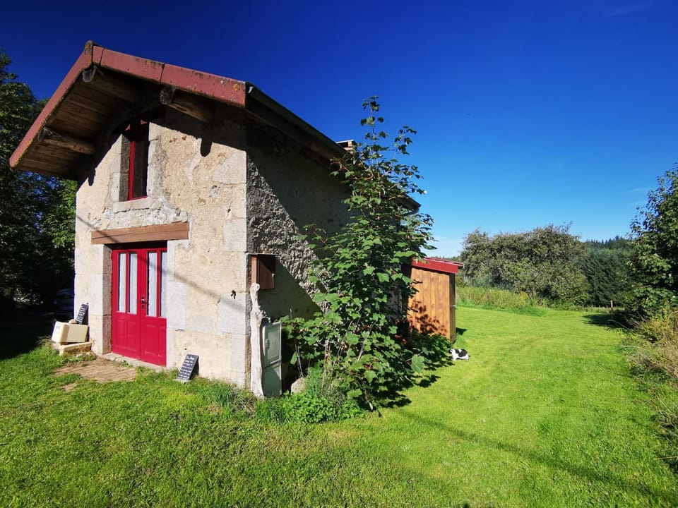Maisonnette cocooning, ancien four à pain House in Auvergne-Rhône-Alpes