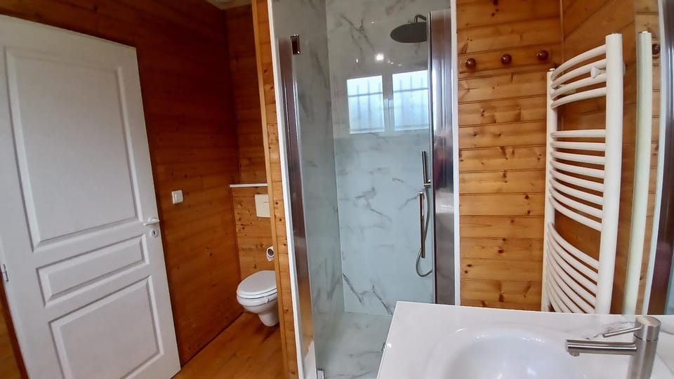 Gîte climatisé avec piscine sur les hauteurs de CAHORS House in Cahors