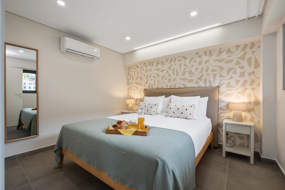Bed, Photo of the whole room, Bedroom, air conditioner