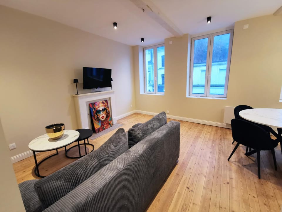 Communal lounge/ TV room, TV and multimedia, Living room, Seating area