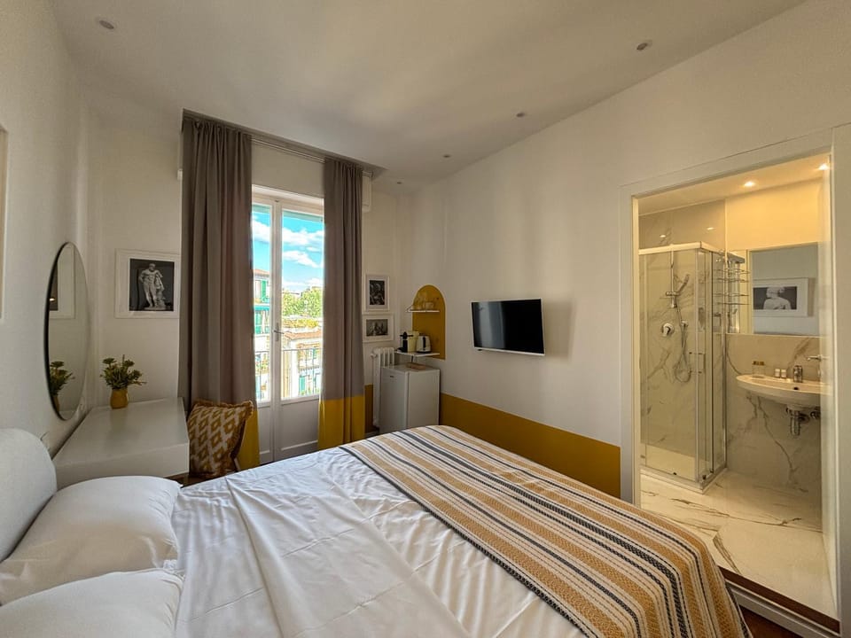 OASIS Room Vacation rental in Florence