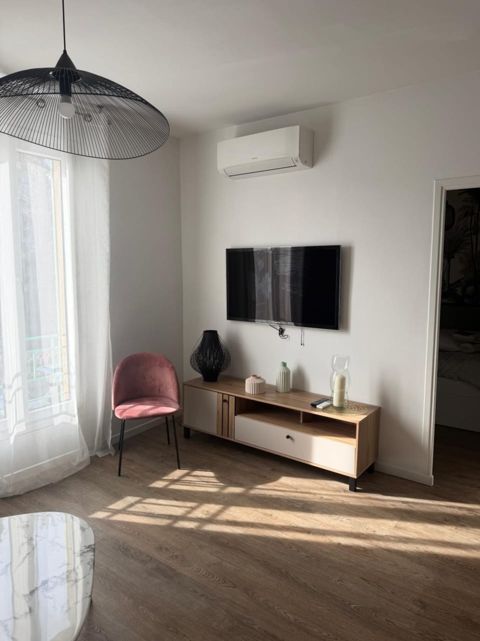 Communal lounge/ TV room, TV and multimedia, Living room, Seating area, Evening entertainment, air conditioner