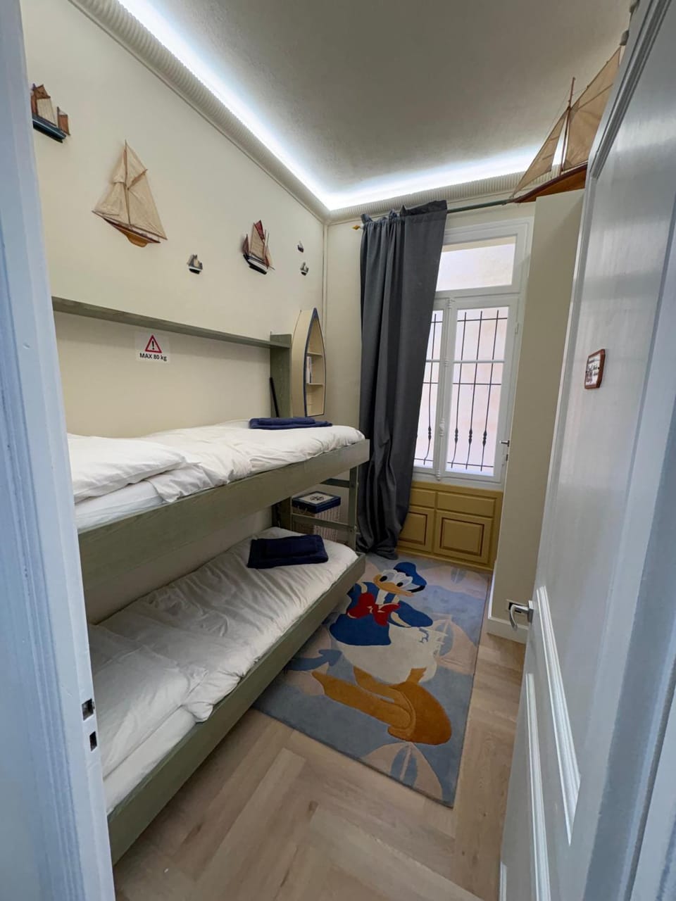 Bedroom, bunk bed