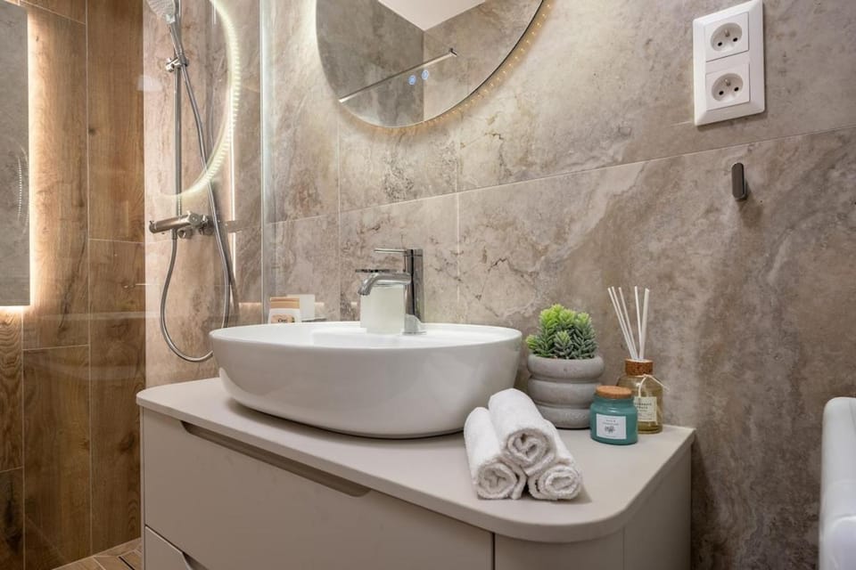 Shower, Bathroom, Bath, towels