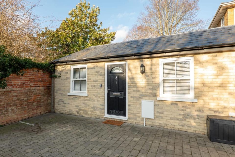 Sleeps 9 - Bedford Town Centre - Modern Apartments Apartment in Bedford