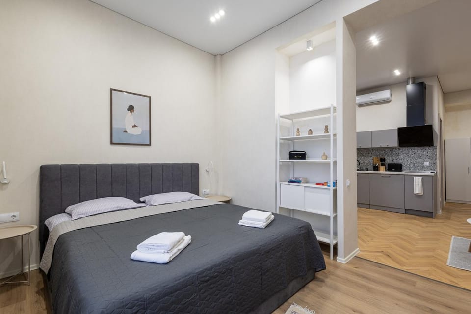Bed, Bedroom, towels
