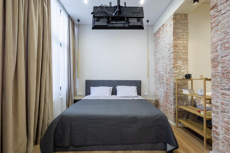 Bed, TV and multimedia, Bedroom, towels