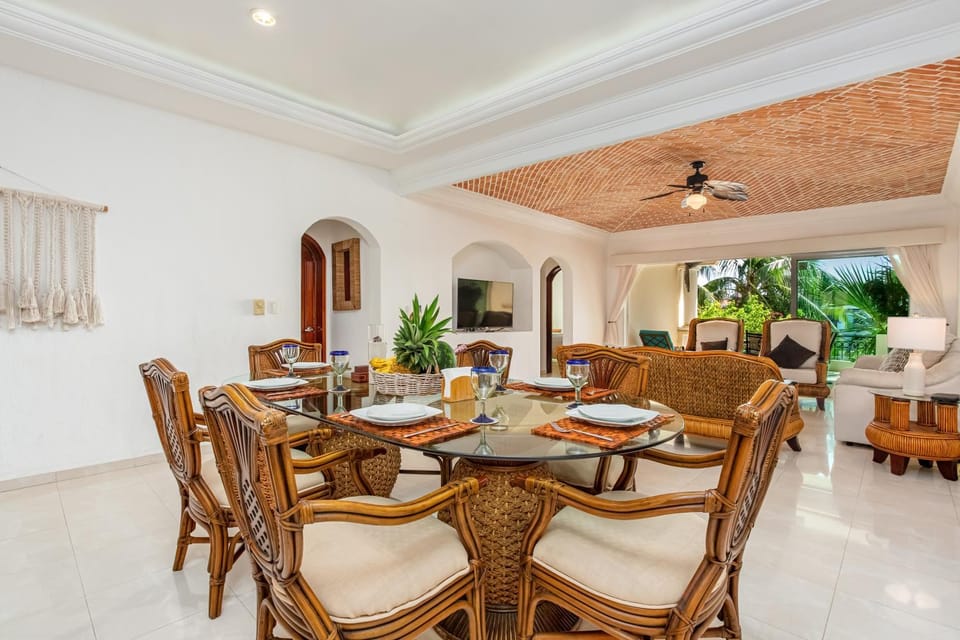 TV and multimedia, Living room, Dining area